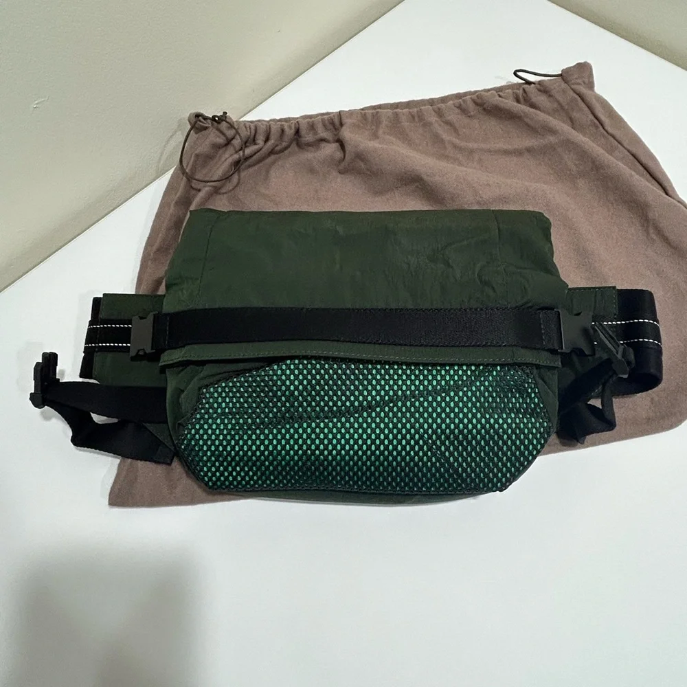 NWT Bottega Veneta Unisex Belt Bag - Picture 2 of 7